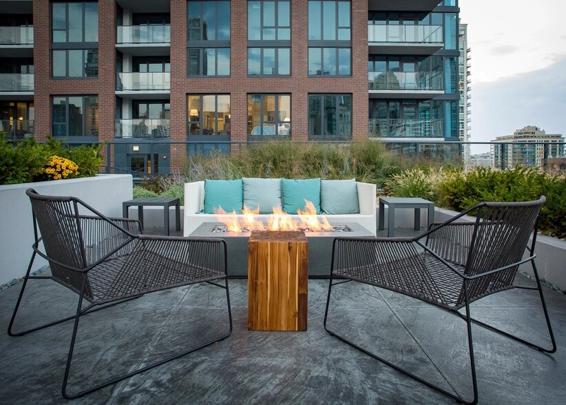 Building Photo - 155 W Erie St