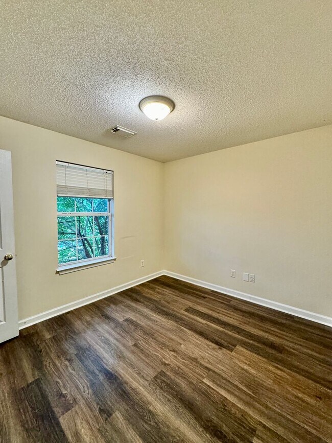 Building Photo - Tuscaloosa, AL Home For Rent. Available to View Now!