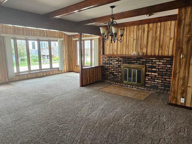 Building Photo - 8150 N Thorsen Ln