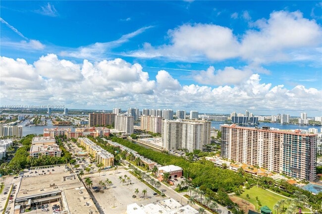 Building Photo - 17121 Collins Ave