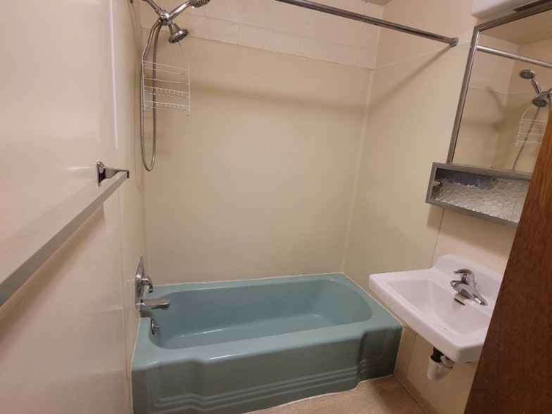 Building Photo - 1320 Linda Ln