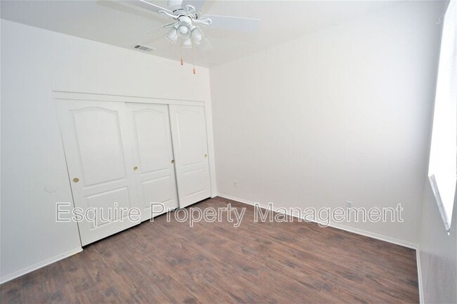 Building Photo - 2861 Golf Villa Way