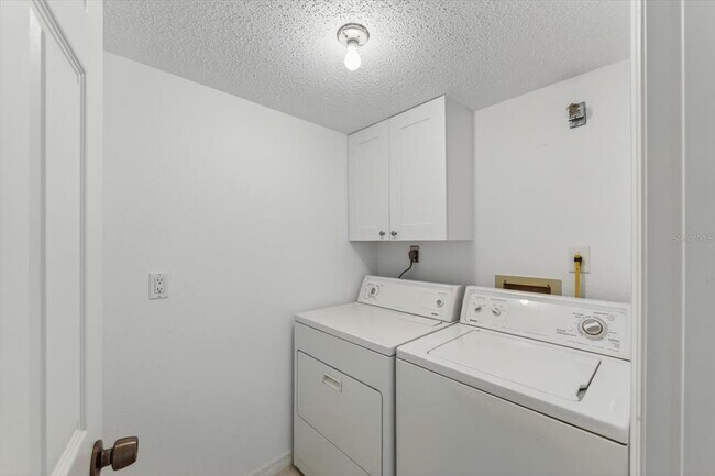 Building Photo - 5735 Gardens Dr