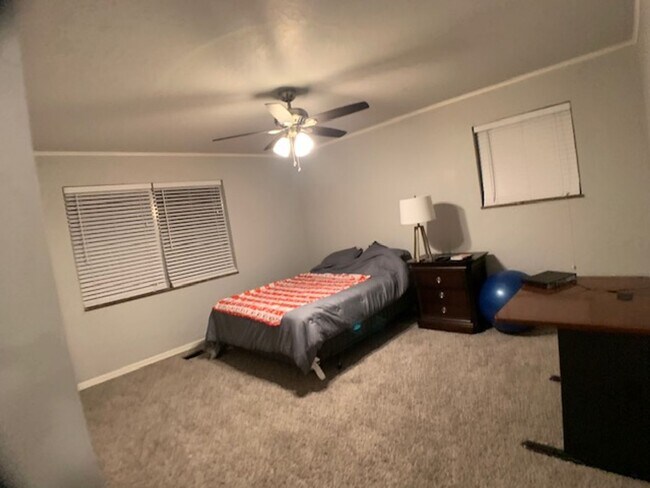 Building Photo - 3 Bed Home OKC - Move in Deposit-Free! (If Qualified)