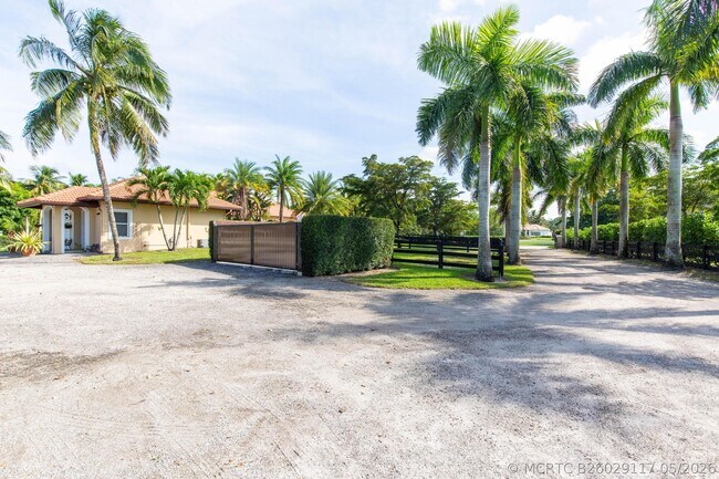 Building Photo - 14943 Paddock Dr