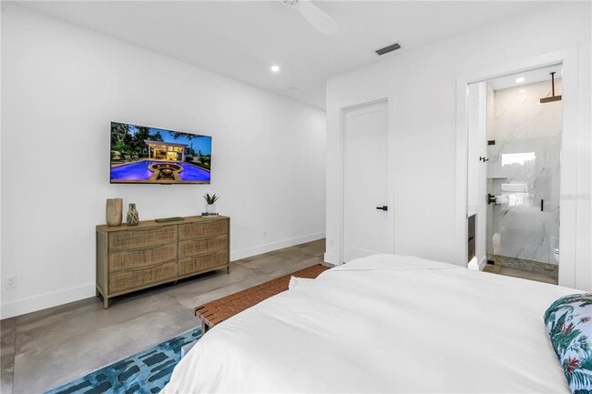 Building Photo - 2065 Goldenrod St