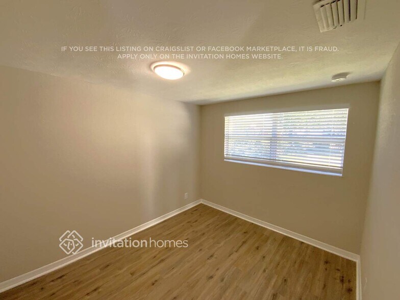 Building Photo - 8812 Camphor Dr