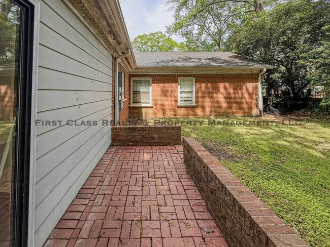 Building Photo - 500 Ashworth Rd