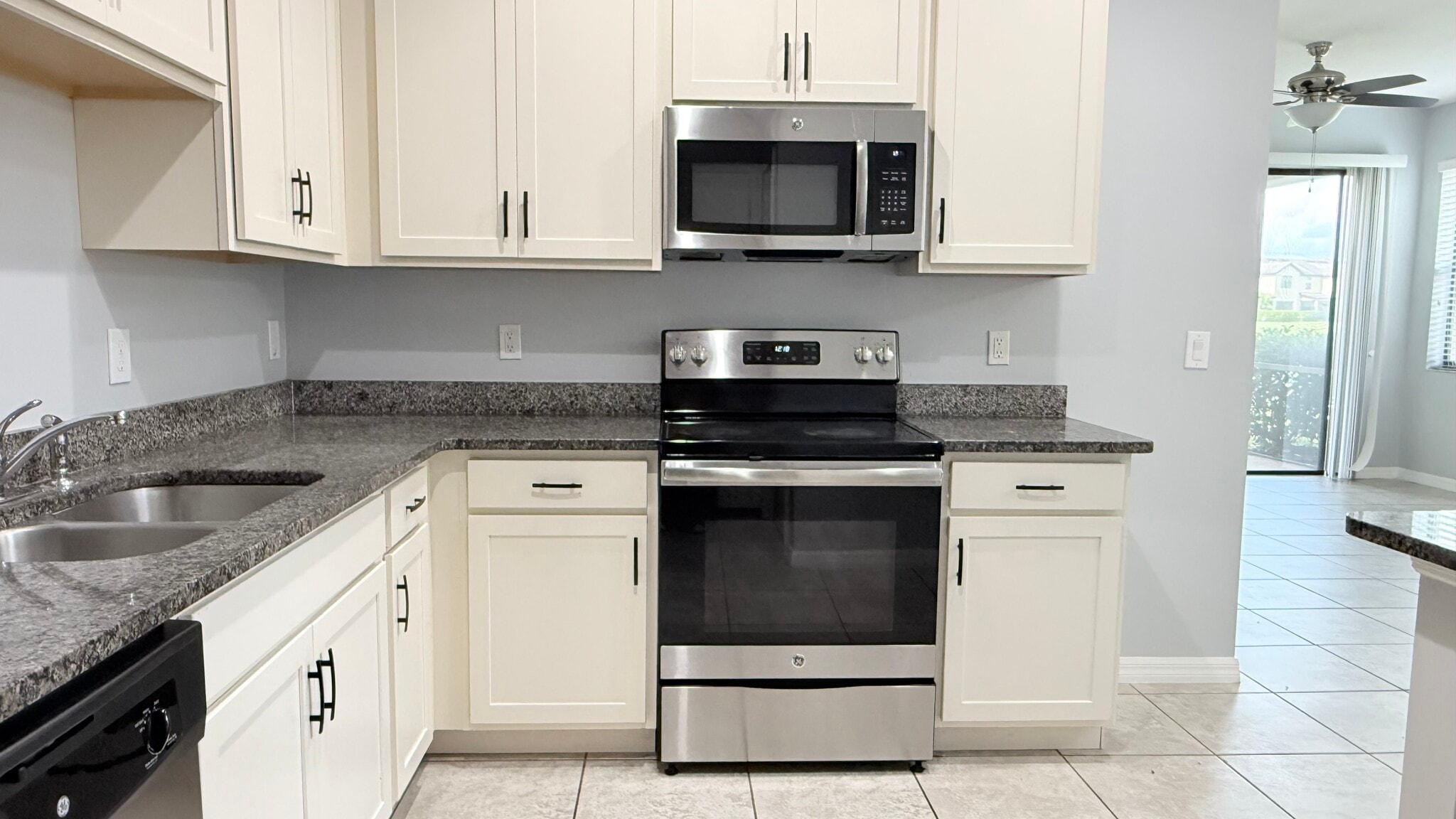 Building Photo - 2449 Seven Oaks Dr