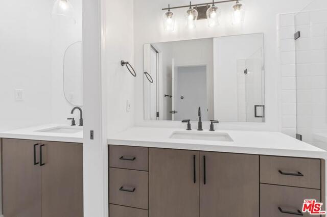 Building Photo - 511 San Vicente Blvd