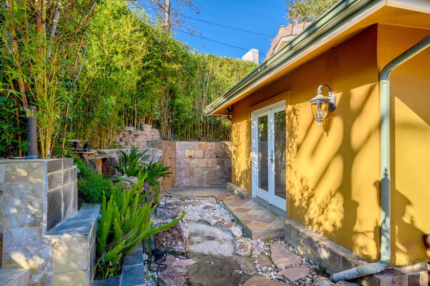 Building Photo - 1544 Golf Club Dr