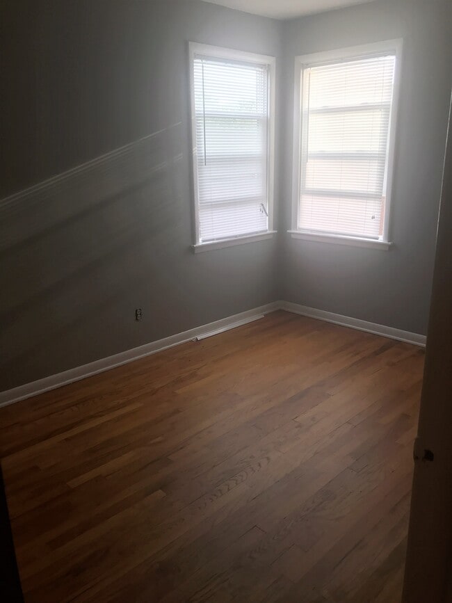 bedroom 1 - 115 N Hampton Rd