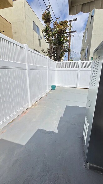 Private Patio - 1041 N Edinburgh Ave