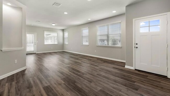 Building Photo - 1701 Logan Dr