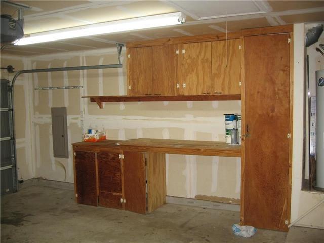 Building Photo - 10617 Pineview Ln