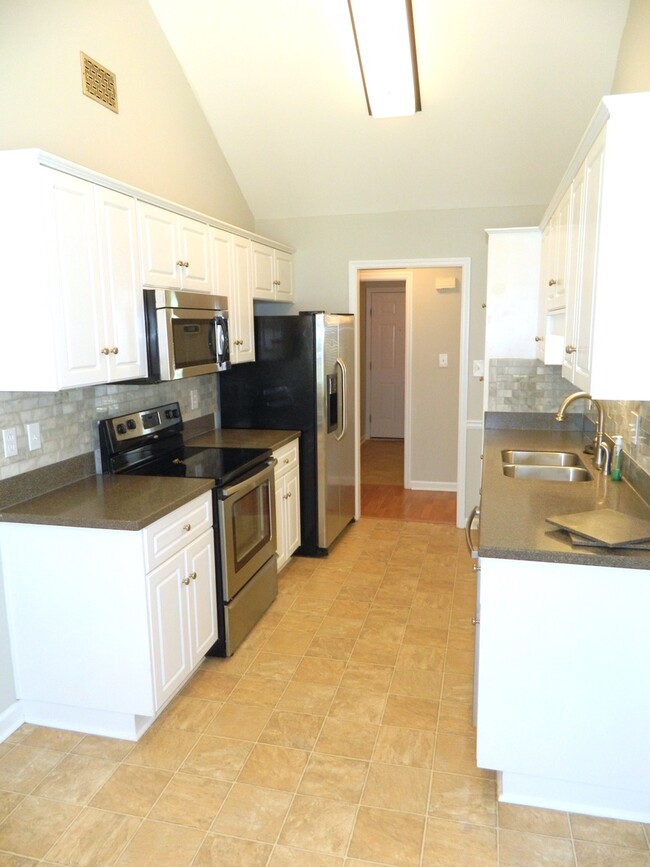 Building Photo - 1099 Maple Ridge Ct