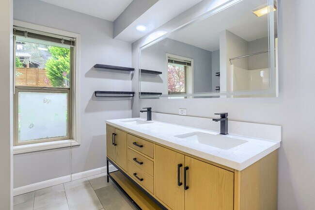 Building Photo - 15050 SW 141st Ave