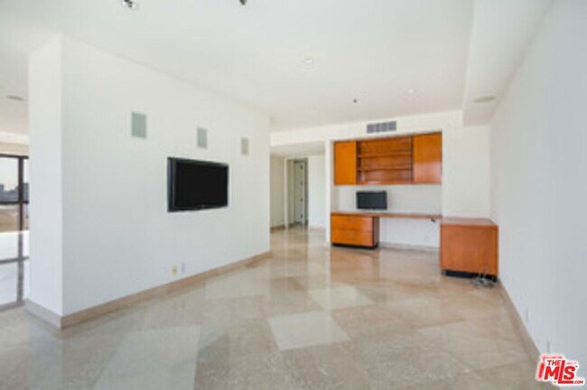 Building Photo - 10750 Wilshire Blvd