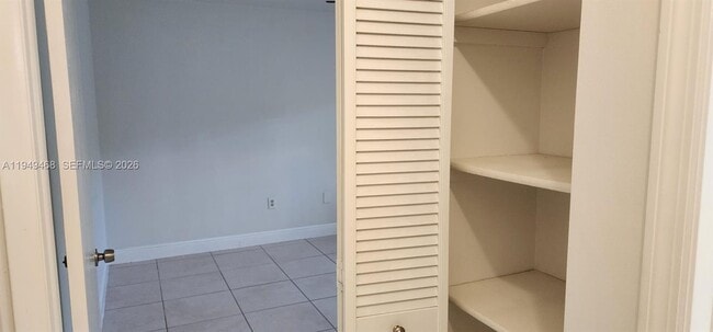 Building Photo - 6265 SW 31st St