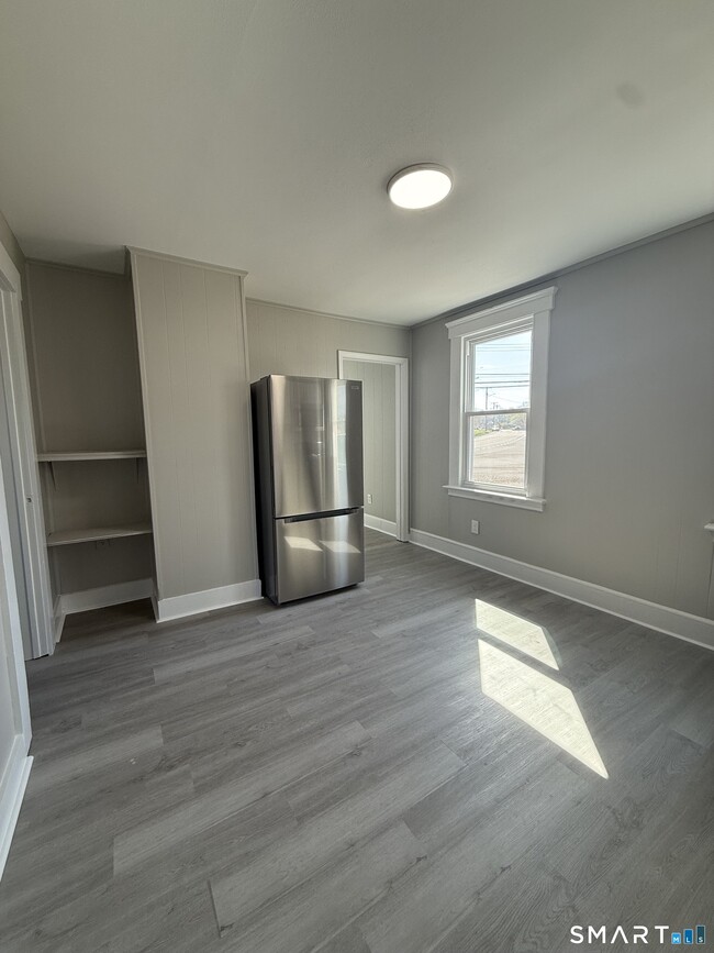 Building Photo - 420 Short Beach Rd