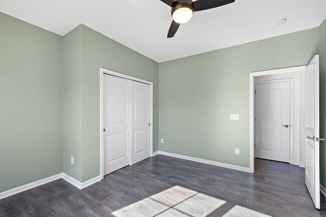 Building Photo - 460 Young Landing Ct