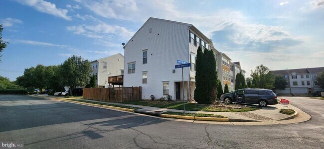 Building Photo - 43660 St Helena Terrace
