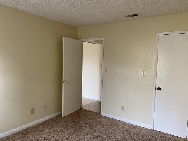 Building Photo - 1313 Floyd Ave