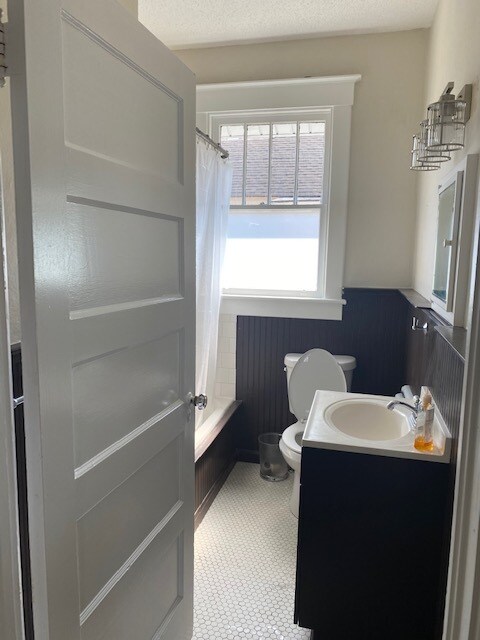 Bathroom Tub/shower combo - 228 E 52nd St