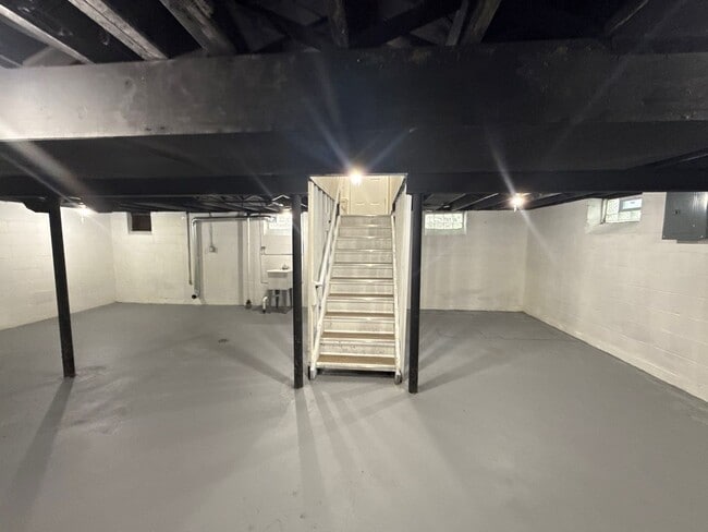 Building Photo - Fully Renovated 3-Bedroom Home – Move-In R...
