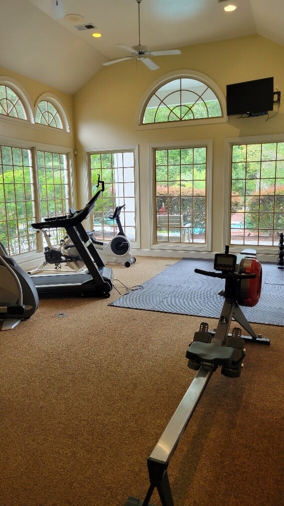 Building Photo - 700 Daniel Ellis Dr