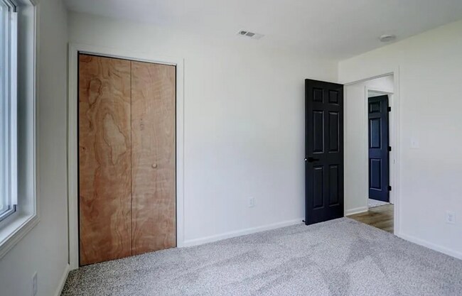 Building Photo - Beautifully remodeled 4-bedroom, 2-bath ho...