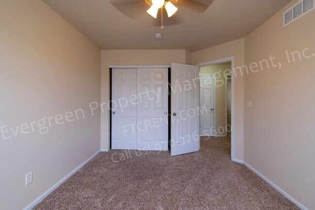 Building Photo - 2214 Bow Side Dr