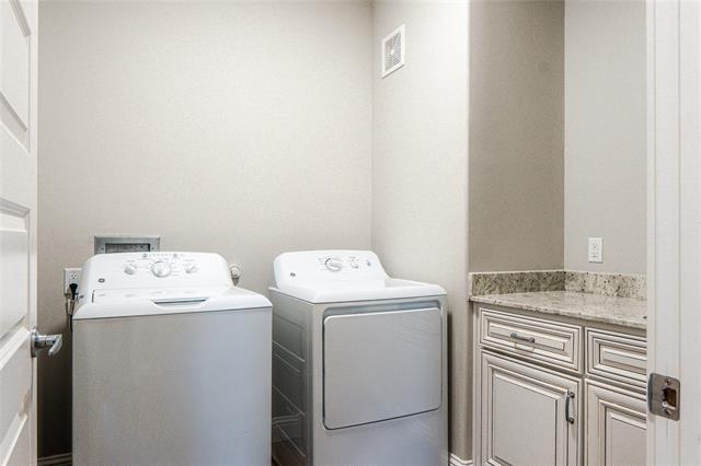 Building Photo - 240 Washington St