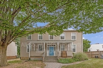 Building Photo - 305 9th St