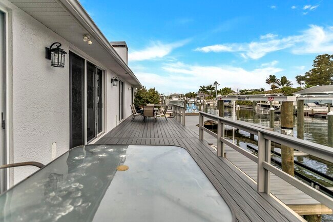 Building Photo - 2127 Lagoon Dr