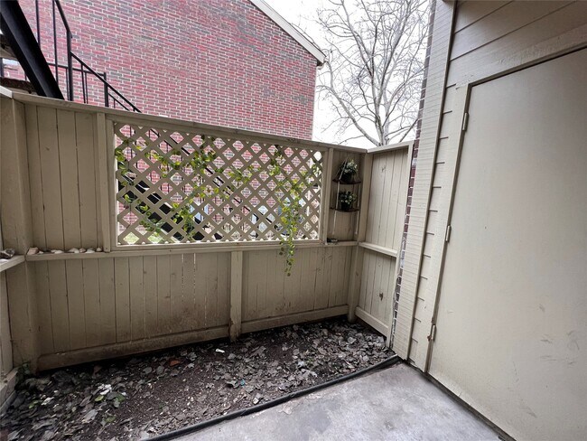 Building Photo - 8055 Cambridge St