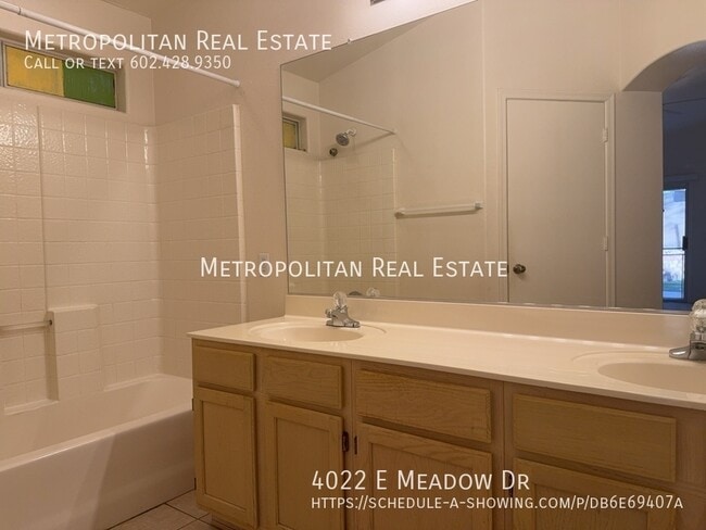 Building Photo - 4022 E Meadow Dr