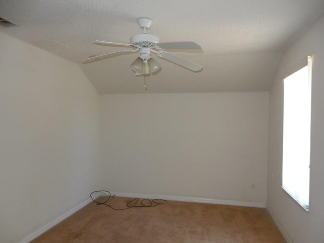 Building Photo - Nice 4/2 Two-Story Home in Seminole County...