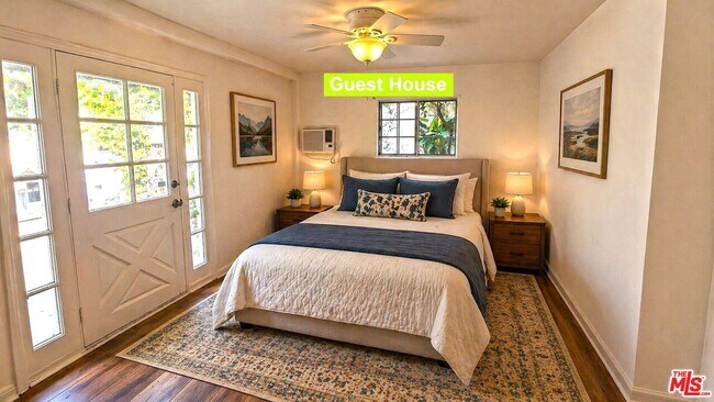 Building Photo - 132 S La Peer Dr