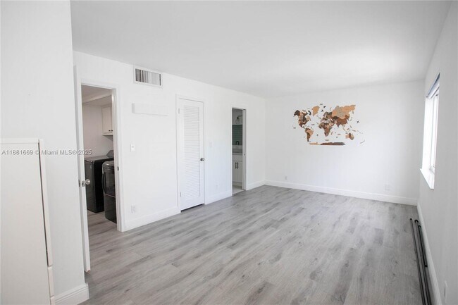 Building Photo - 2714 NE 8th St