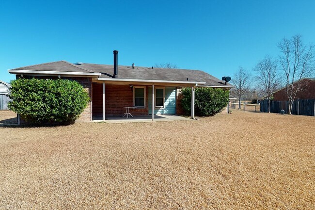 Building Photo - 1806 Heatherton Dr