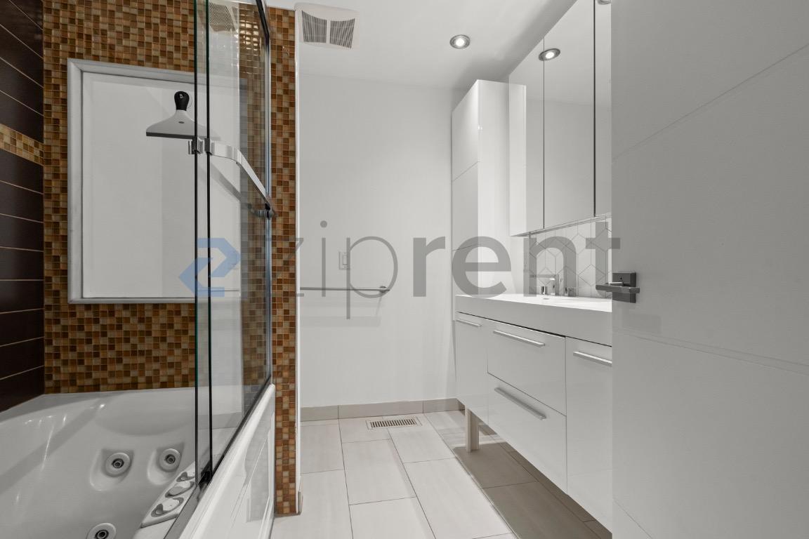 Building Photo - Unit