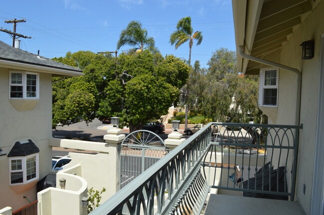 Building Photo - 1 Bedroom Condo in Mission Hills