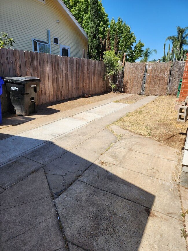 Building Photo - 4475