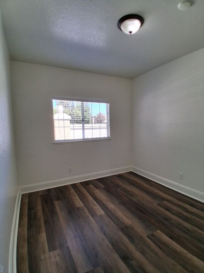 Building Photo - 8147 N Cedar Ave