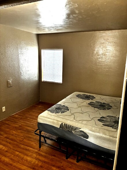 Building Photo - 16225 S Caress Ave