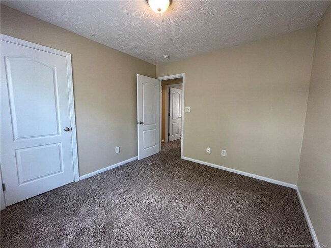 Building Photo - 5234 Woodpecker Dr