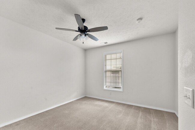 Building Photo - 3037 W Cardinal St