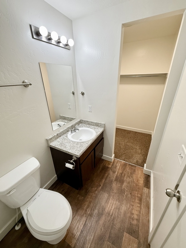 Building Photo - 676 E 550 S