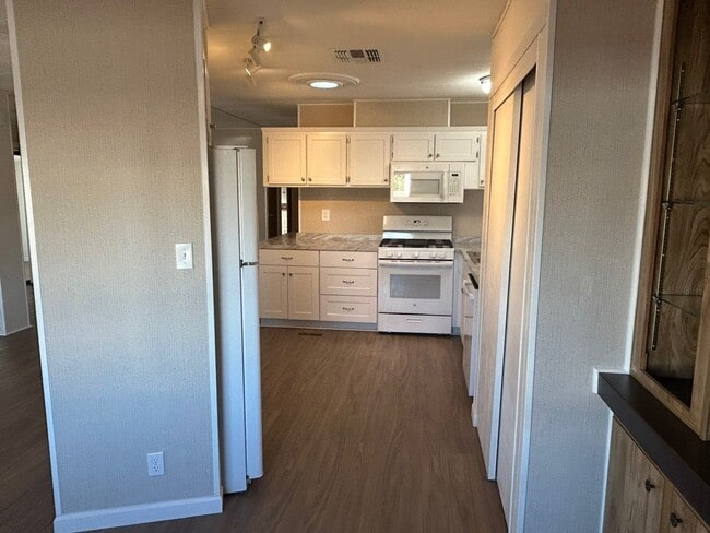 Building Photo - Long Term 2 bedroom in Sun Lakes